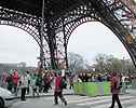 Sous la Tour Eiffel