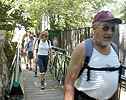 Sur la passerelle du Moulin du Breuil